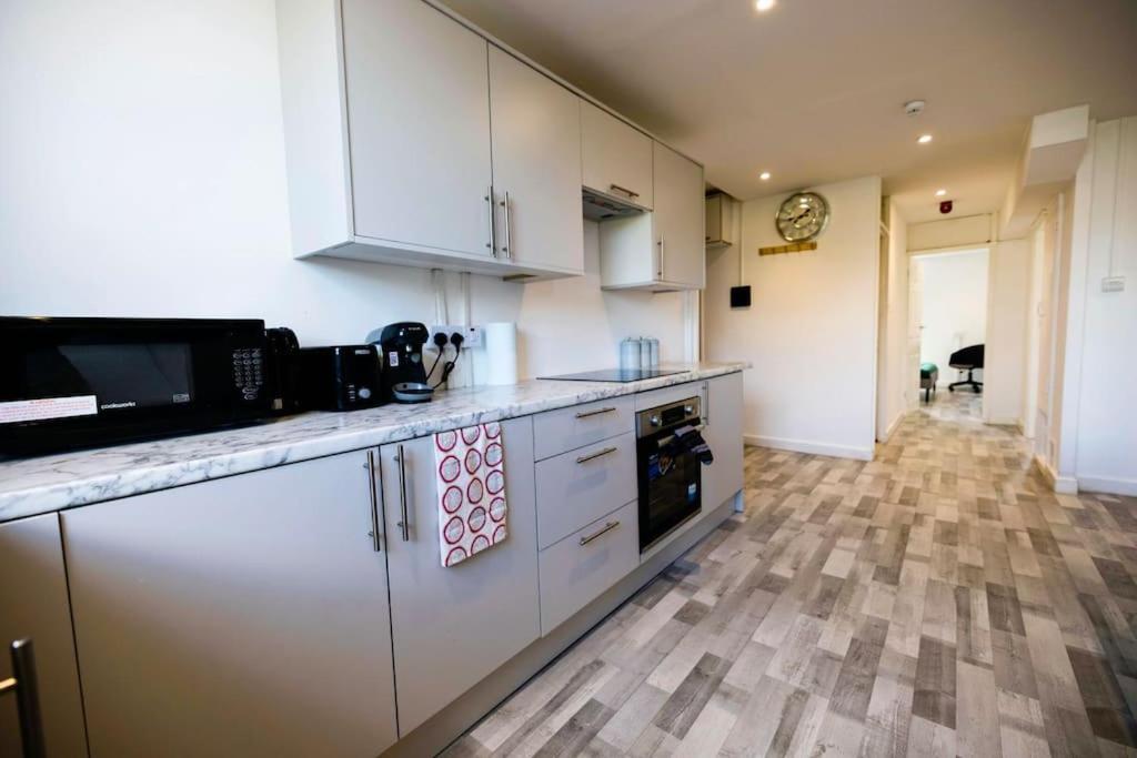 2 Bedrooms -Parking-Very Spacious-Wifi London Exteriör bild