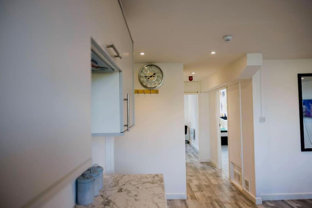 2 Bedrooms -Parking-Very Spacious-Wifi London Exteriör bild