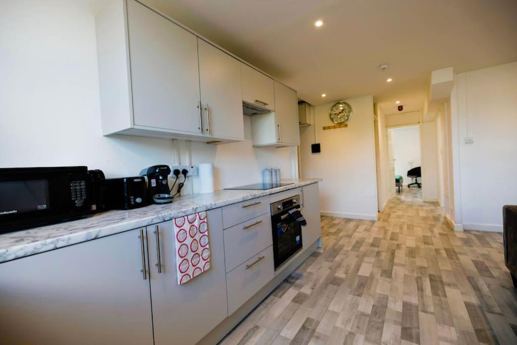 2 Bedrooms -Parking-Very Spacious-Wifi London Exteriör bild