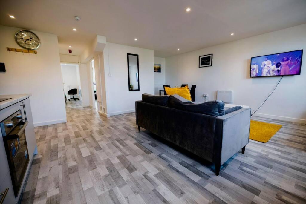 2 Bedrooms -Parking-Very Spacious-Wifi London Exteriör bild