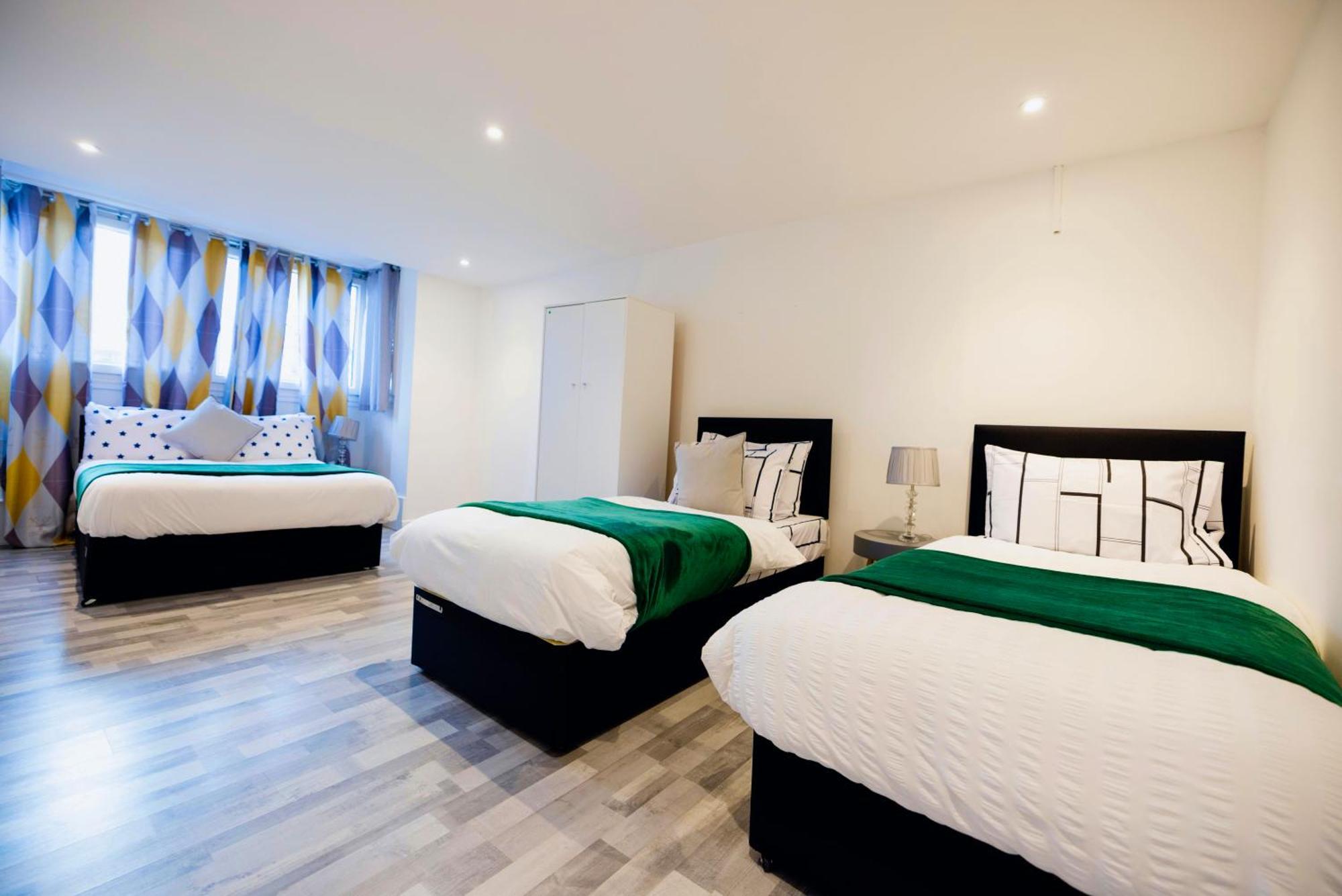 2 Bedrooms -Parking-Very Spacious-Wifi London Exteriör bild