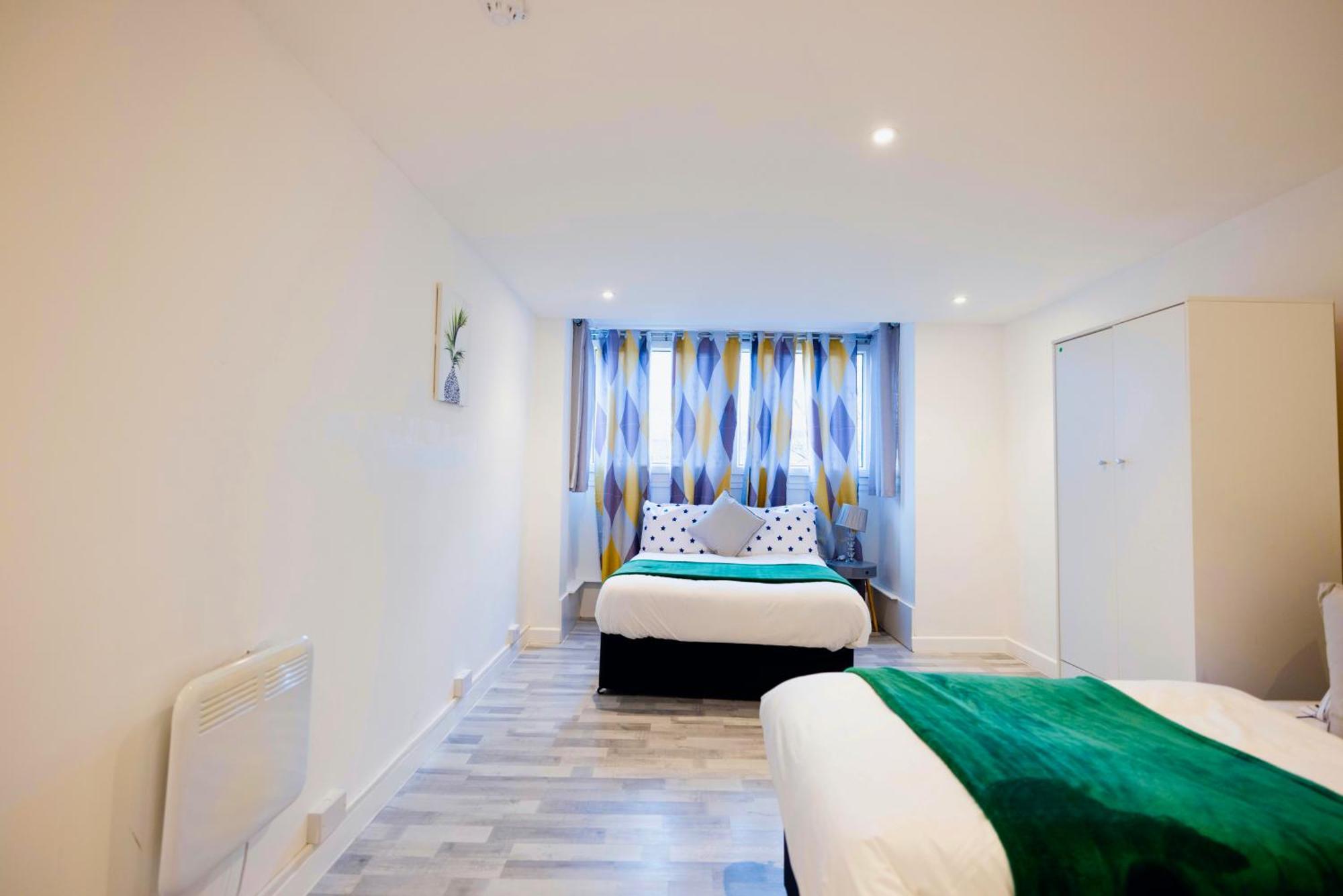 2 Bedrooms -Parking-Very Spacious-Wifi London Exteriör bild