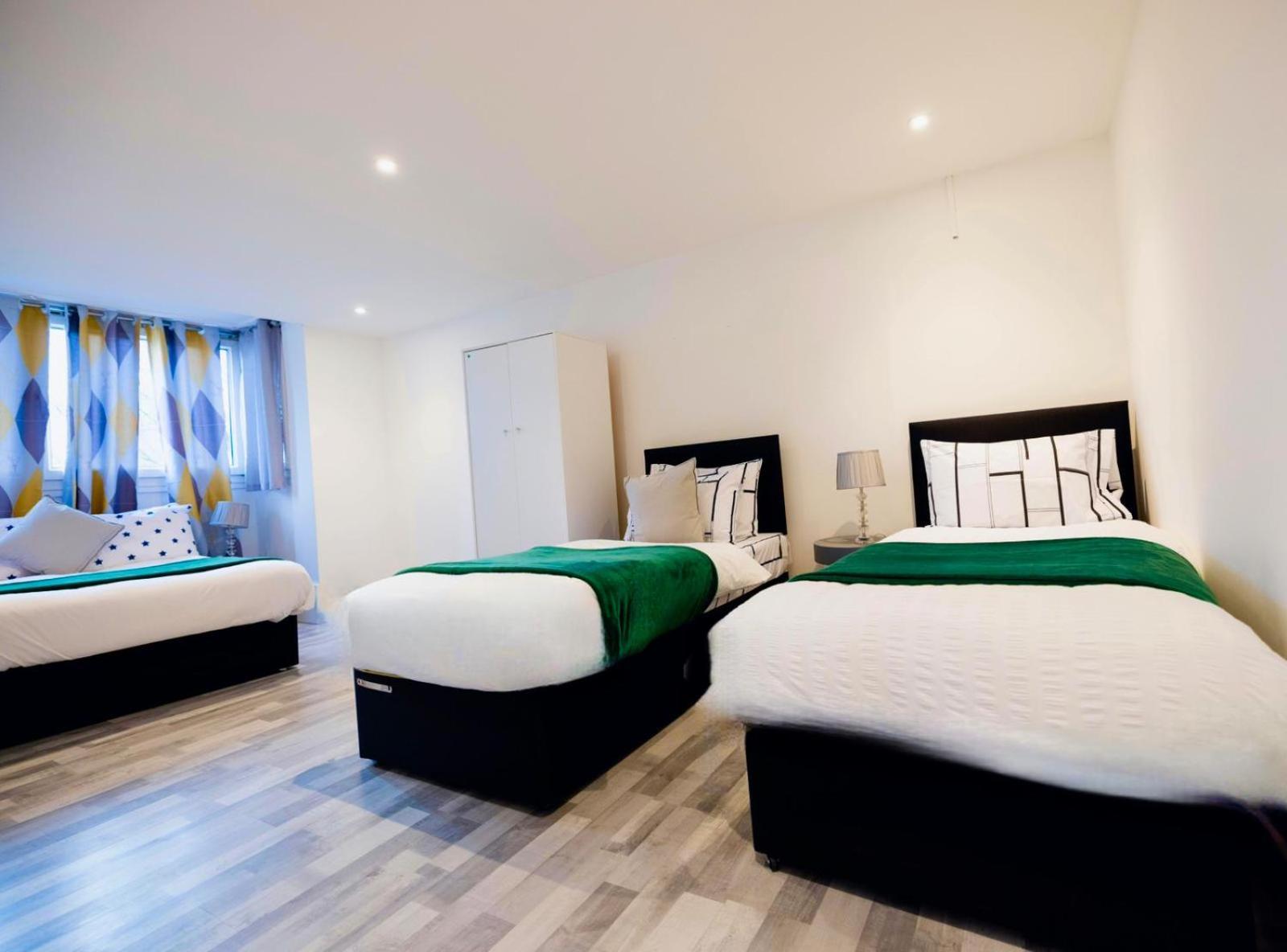 2 Bedrooms -Parking-Very Spacious-Wifi London Exteriör bild